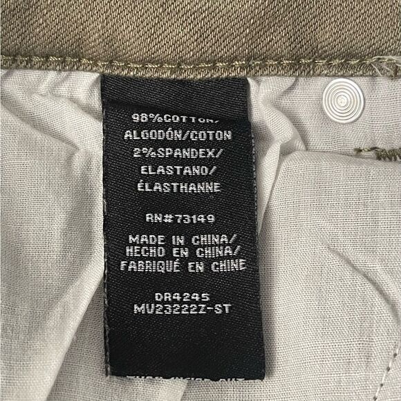 One 5 One- High Waist Raw Hem Jeans Color: Olive Size: 14/32 - Picture 11 of 12